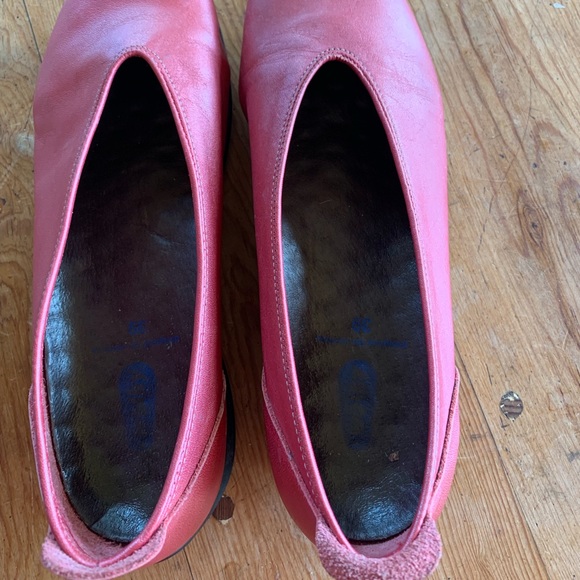 Red Flats - Picture 4 of 5